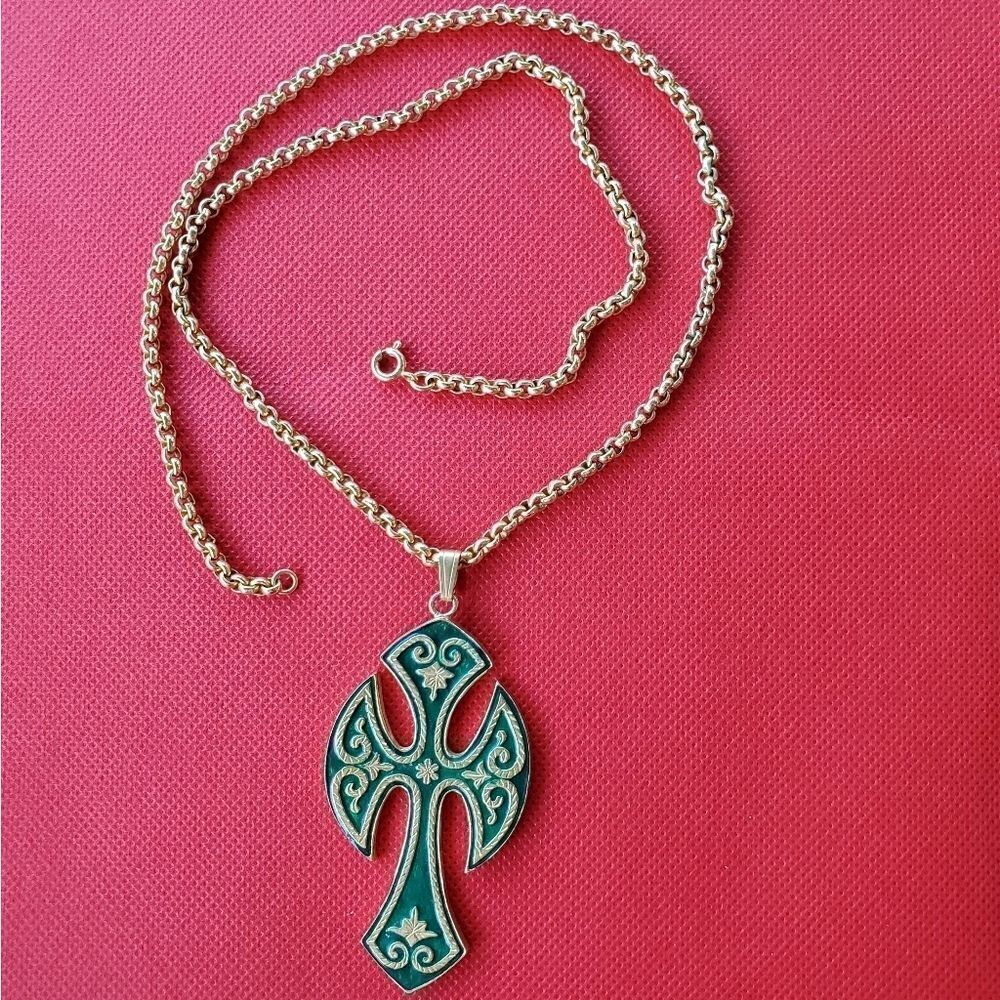 HMR The museum company shop medieval style cross pendant and necklace
